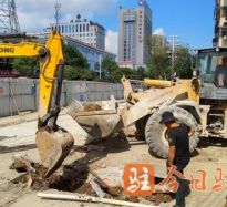 女生抽插免费看高温下的坚守｜道路建设者用汗水铺就畅通路